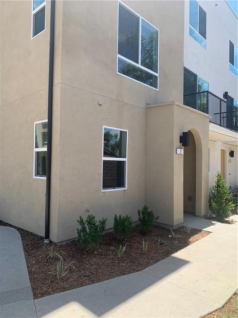 9425 1/2 N. Sepulveda Blvd. 1