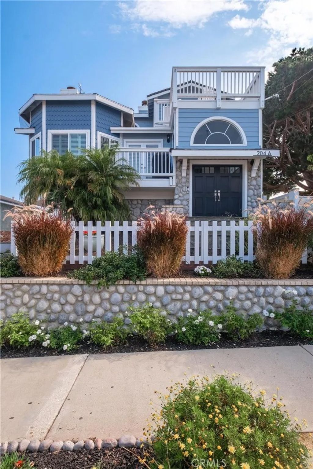 Photo of 204 N Lucia AVE #A, Redondo Beach, CA 90277 (MLS # SB26077361)