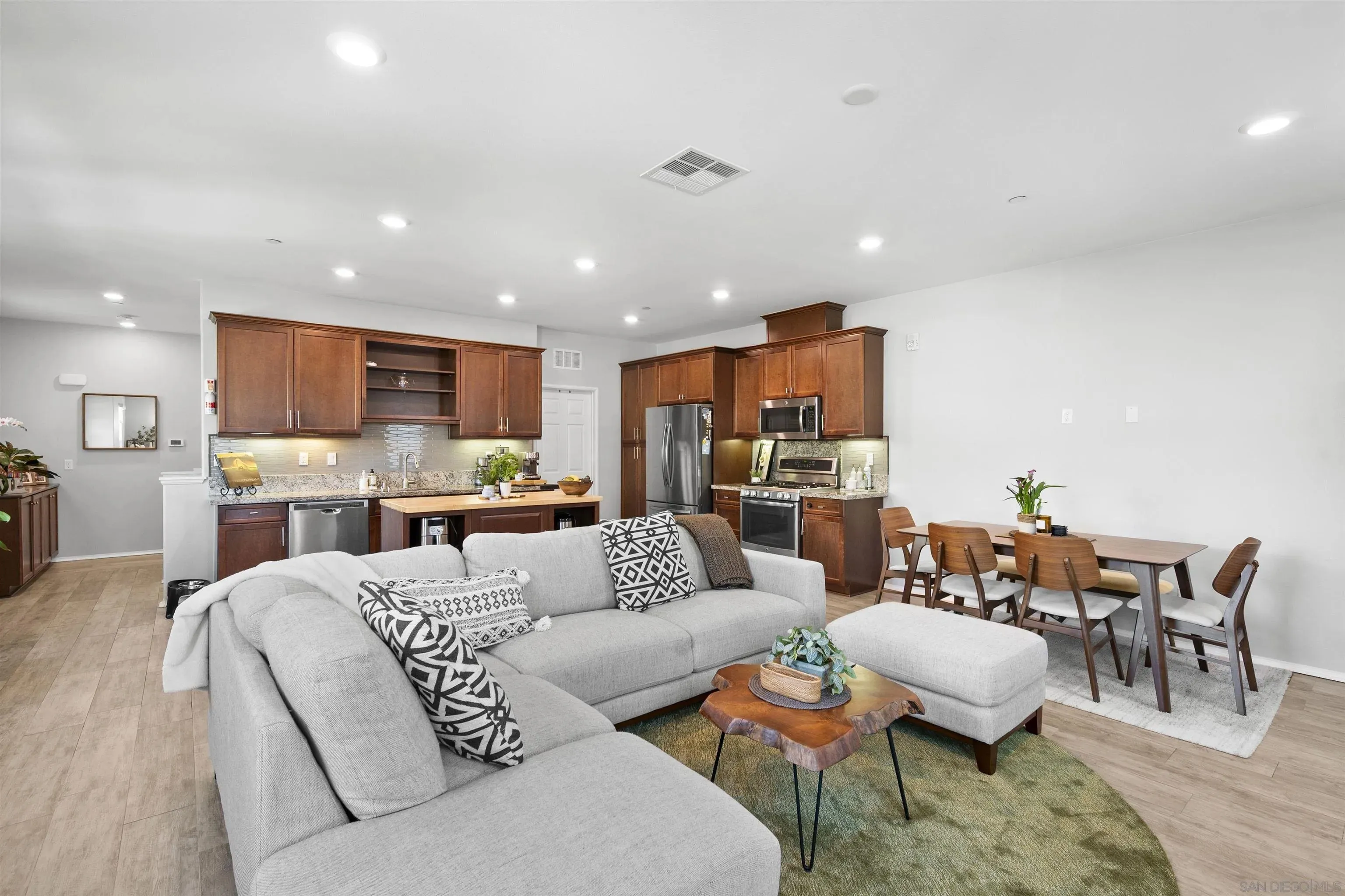 Chula Vista, California 91915, United States, 3 Bedrooms Bedrooms, ,2 BathroomsBathrooms,Residential,Active,200450