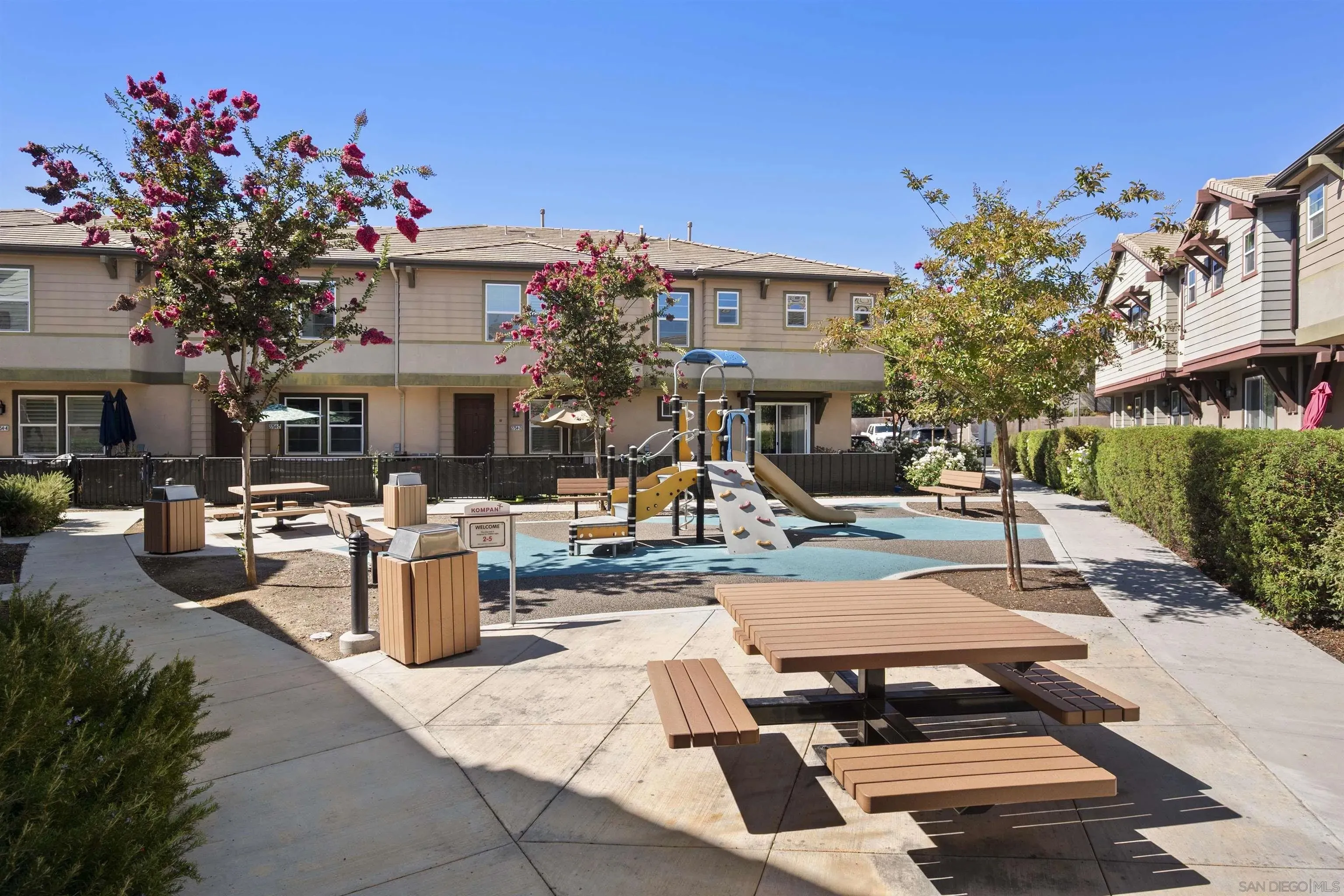 Chula Vista, California 91915, United States, 3 Bedrooms Bedrooms, ,2 BathroomsBathrooms,Residential,Active,200450