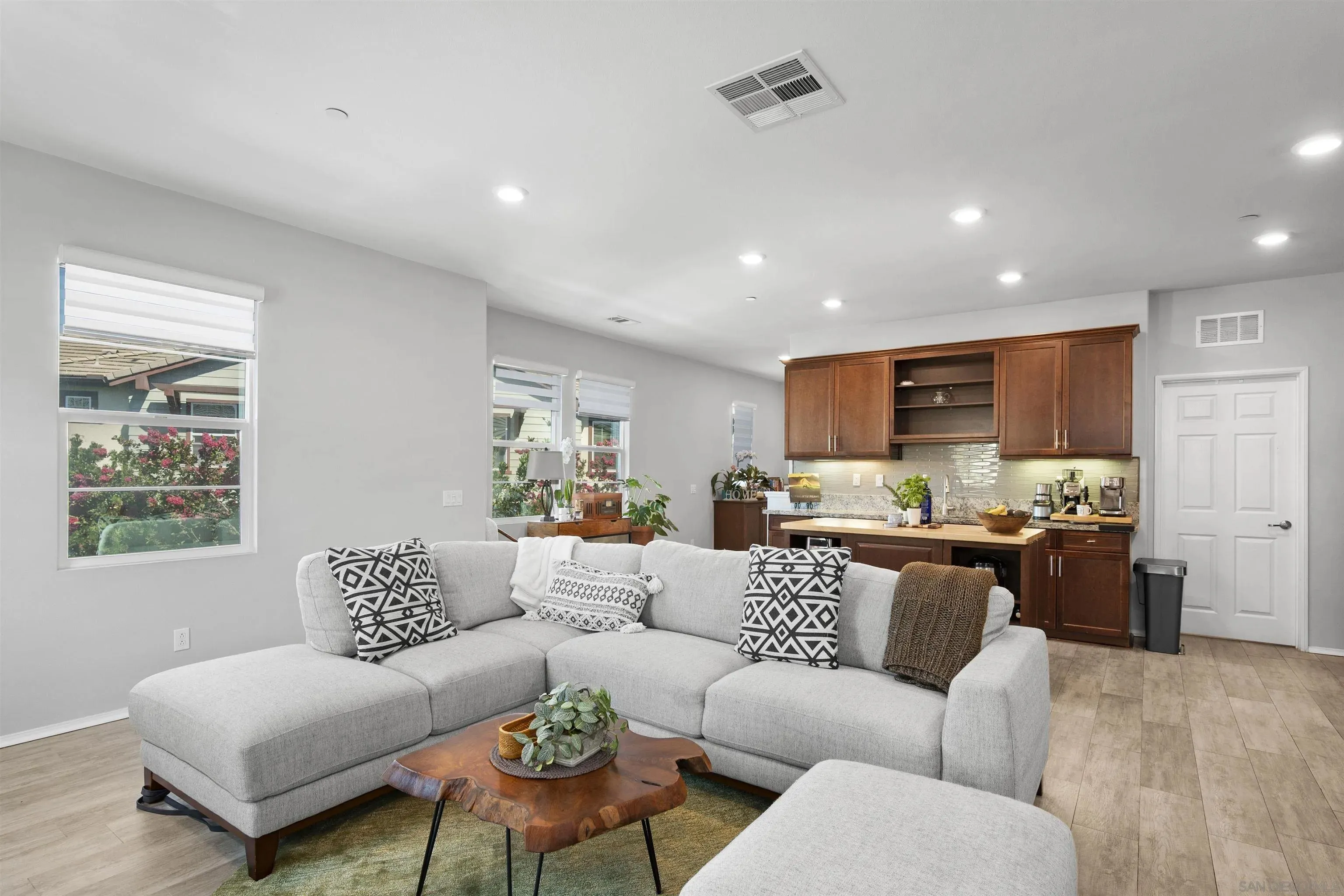 Chula Vista, California 91915, United States, 3 Bedrooms Bedrooms, ,2 BathroomsBathrooms,Residential,Active,200450