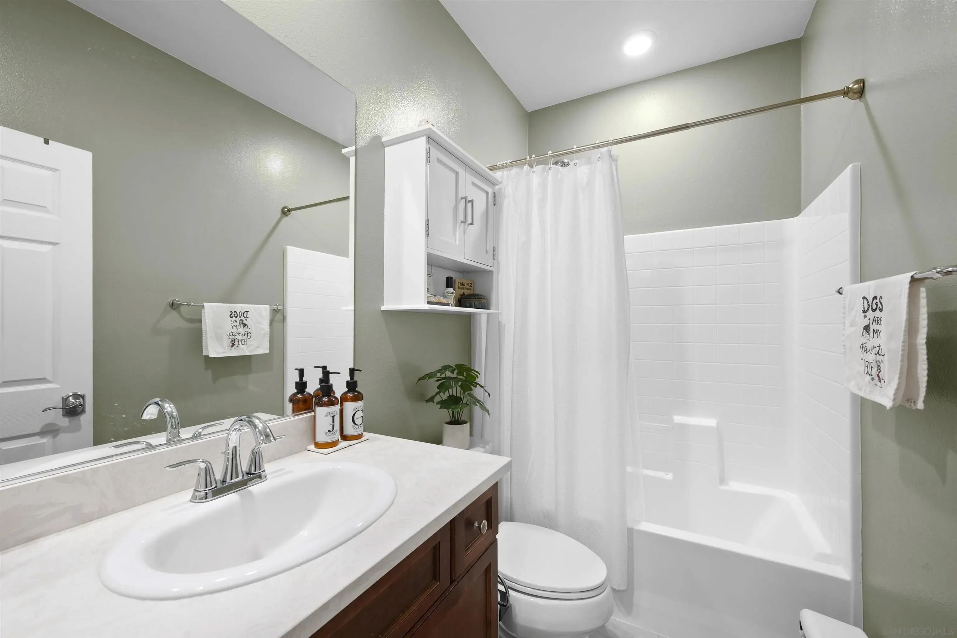 Chula Vista, California 91915, United States, 3 Bedrooms Bedrooms, ,2 BathroomsBathrooms,Residential,Active,200450