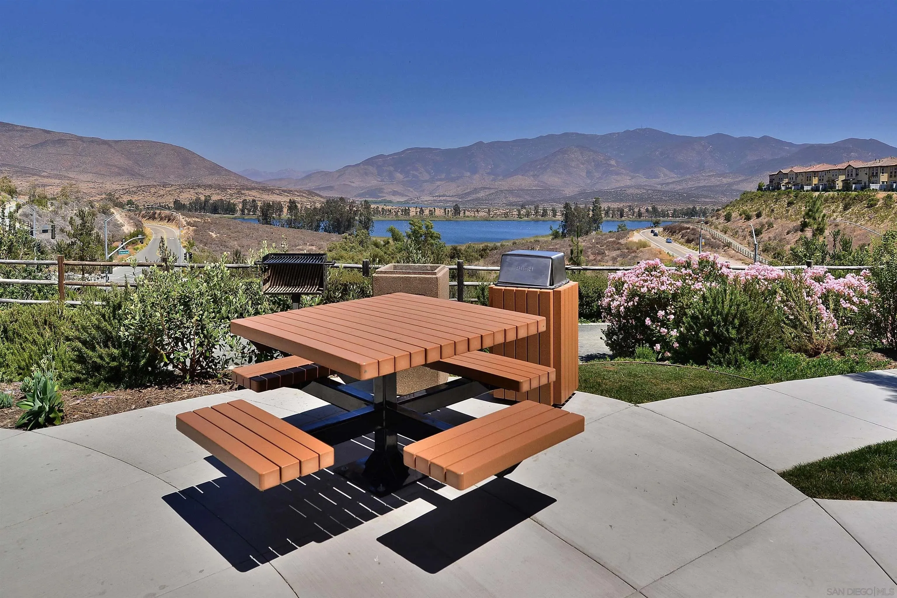 Chula Vista, California 91915, United States, 3 Bedrooms Bedrooms, ,2 BathroomsBathrooms,Residential,Active,200450