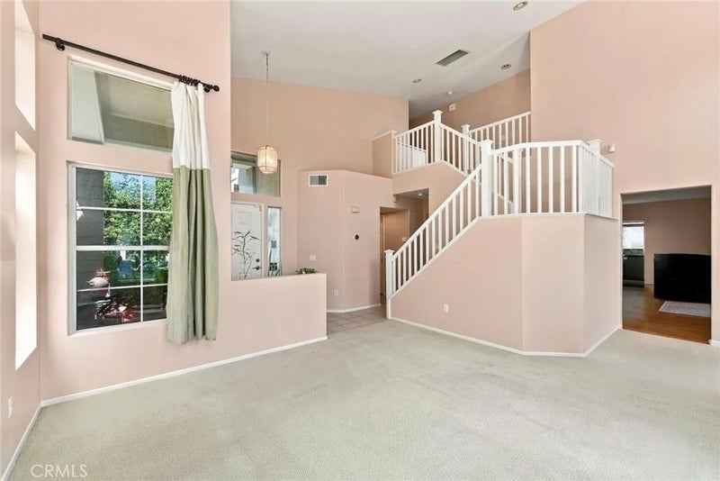 637 Avondale