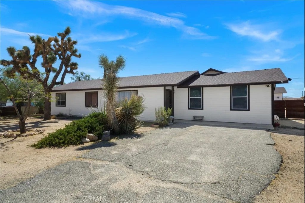 Photo of 58407 Campanula Street, Yucca Valley, CA 92284 (MLS # SW26205727)