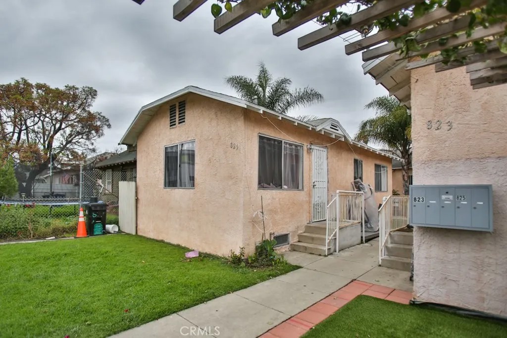 823 W 81st Street