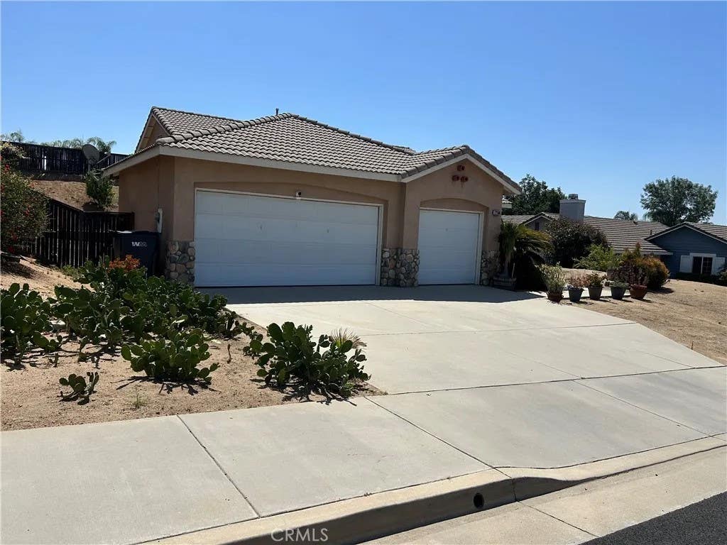 Photo of 12260 Via De Palmas DR, Moreno Valley, CA 92555 (MLS # IV26112693)