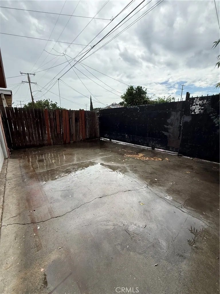 2410 E 115th