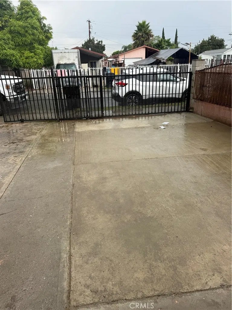 2410 E 115th