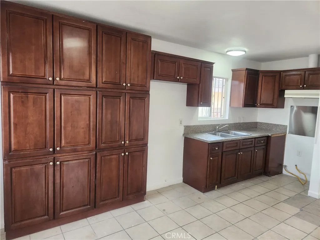 2410 E 115th