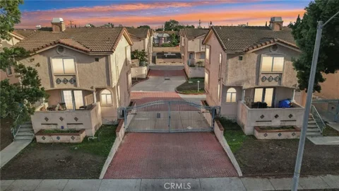 15928 Hunsaker Ave Unit 7, Paramount, CA 90723 - #: DW25263238