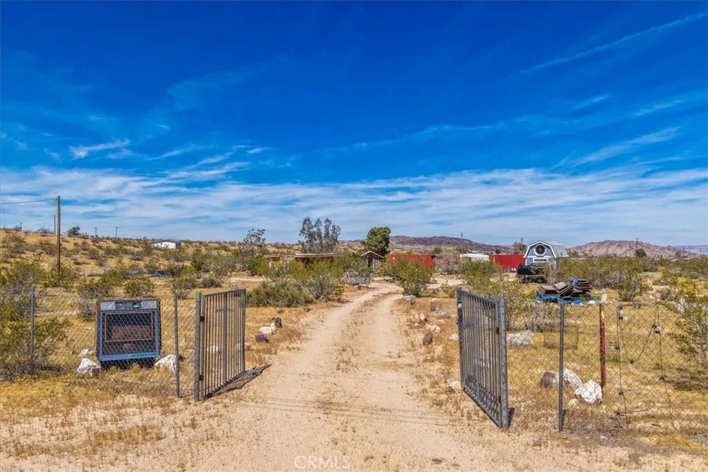 Photo of 1022 Chuckawalla Road, Landers, CA 92285 (MLS # JT26066683)