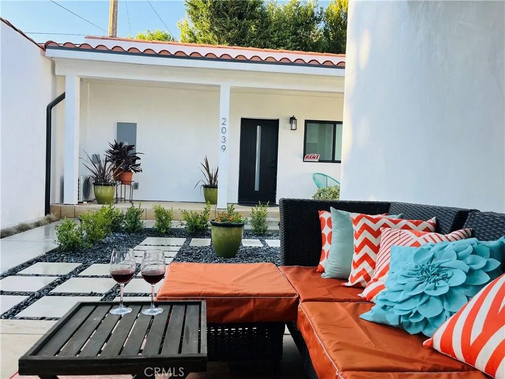 Photo of 2039 Casa Grande, Pasadena, CA 91104 (MLS # WS25280929)