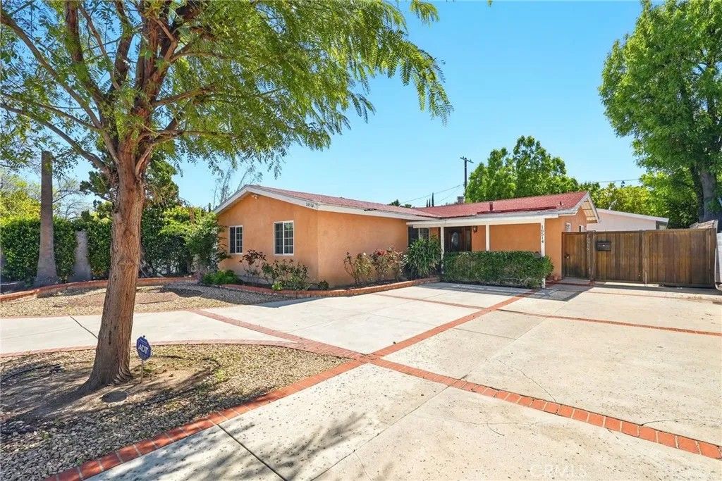 Photo of 16514 Index ST, Granada Hills, CA 91344 (MLS # SR26160750)