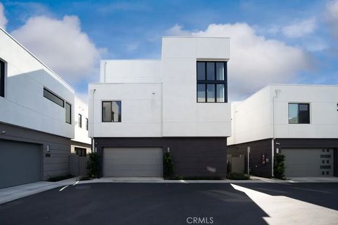 Tiny photo for 2091 Flight Way, Tustin, CA 92782 (MLS # PW25245738)