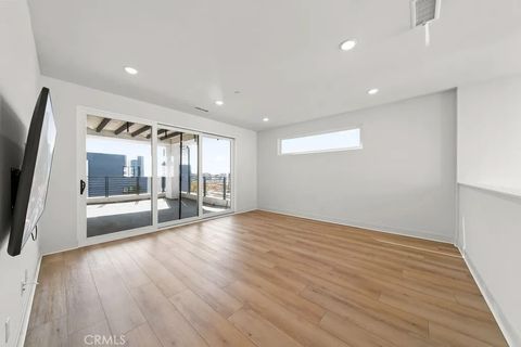Tiny photo for 2091 Flight Way, Tustin, CA 92782 (MLS # PW25245738)