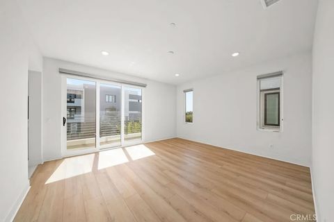 Tiny photo for 2091 Flight Way, Tustin, CA 92782 (MLS # PW25245738)
