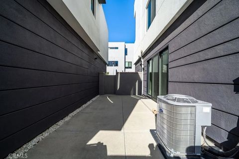 Tiny photo for 2091 Flight Way, Tustin, CA 92782 (MLS # PW25245738)