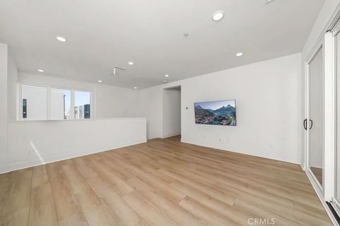 Tiny photo for 2091 Flight Way, Tustin, CA 92782 (MLS # PW25245738)