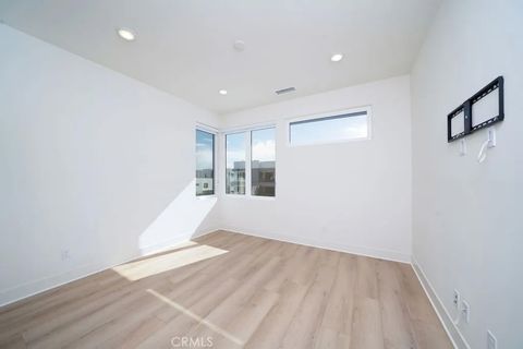 Tiny photo for 2091 Flight Way, Tustin, CA 92782 (MLS # PW25245738)