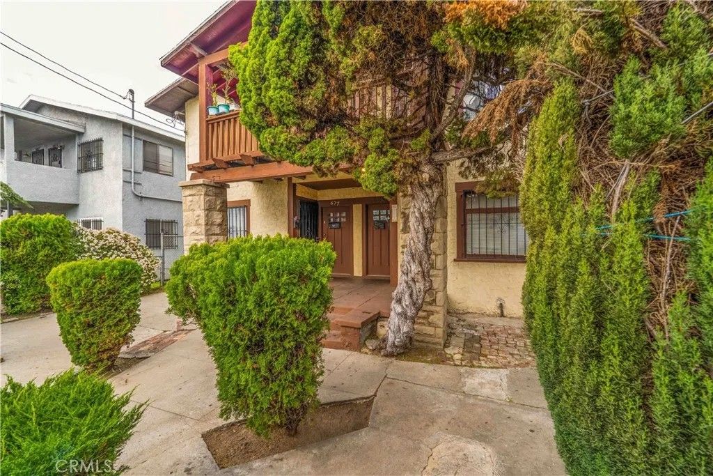 Photo of 873 W Vernon Ave, Los Angeles, CA 90037 (MLS # DW26013385)