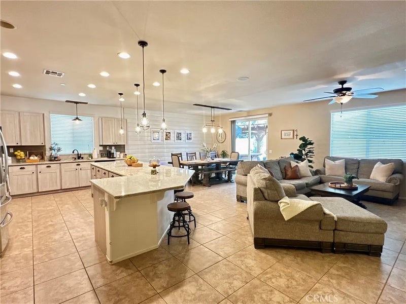 25362 Lone Acres