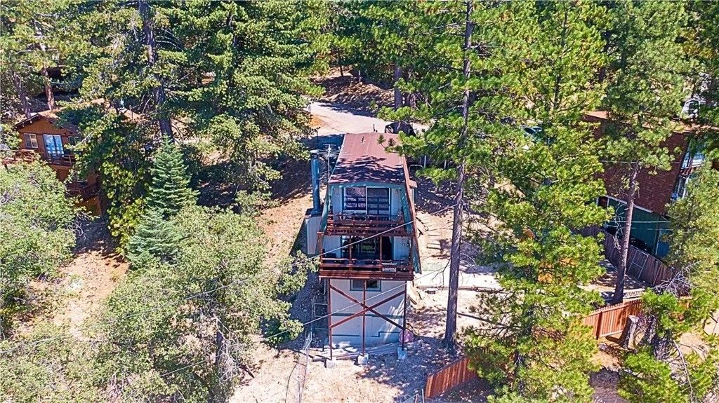 Photo of 2476 Elko Dr, Arrowbear, CA 92382 (MLS # DW26066541)