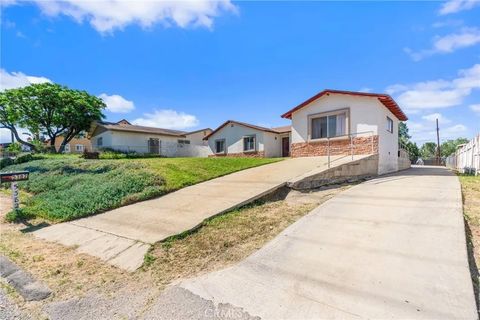 Photo of 5382 Crest Ave, Riverside, CA 92503 (MLS # IV26057258)