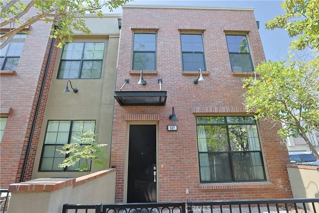 527 W Maple