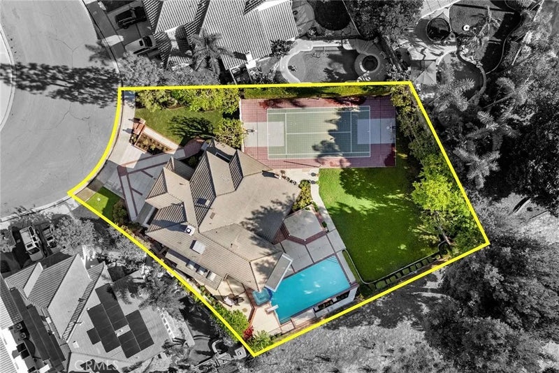 2601 N Rosemere