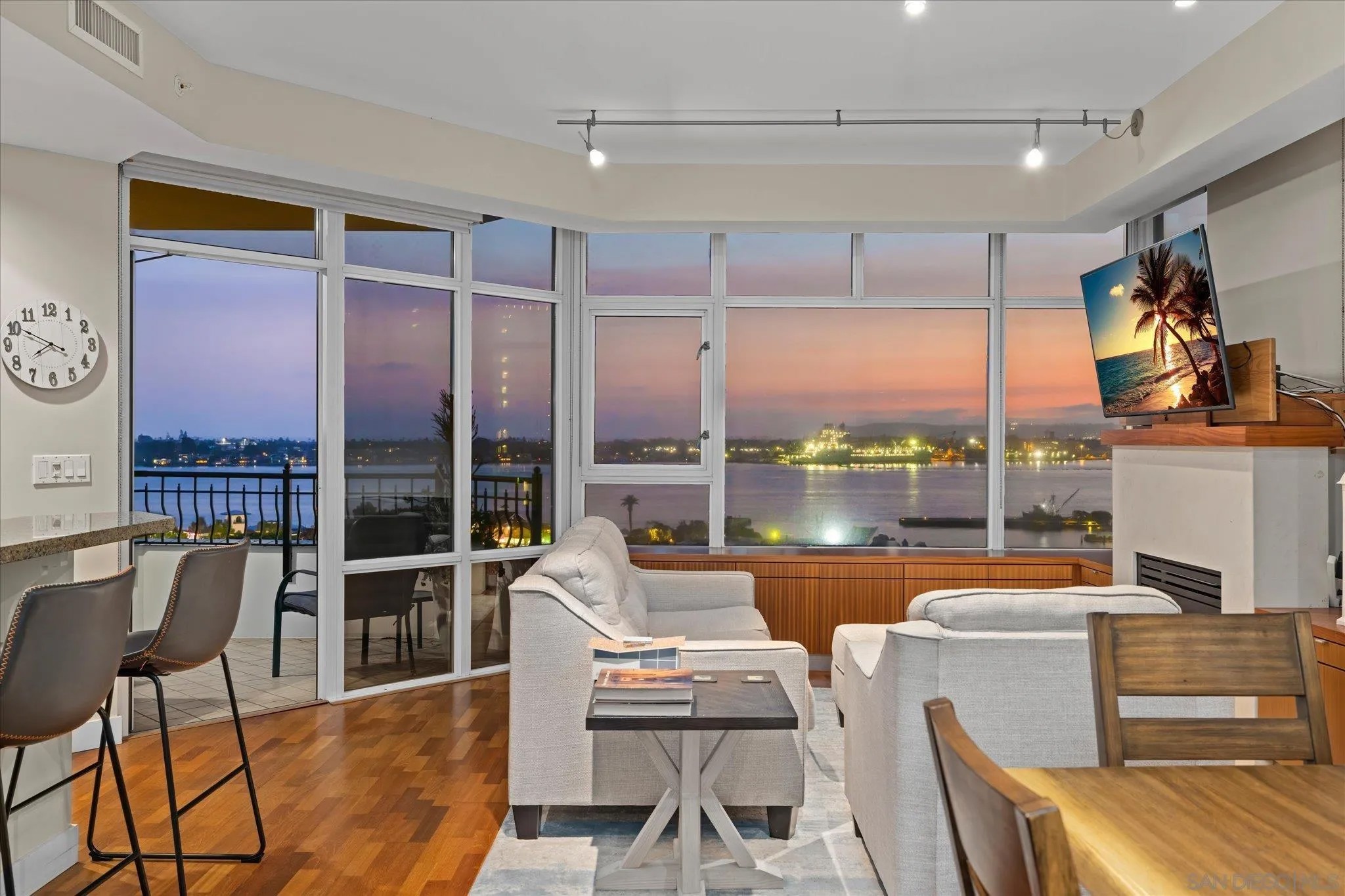 700 W Harbor 1204