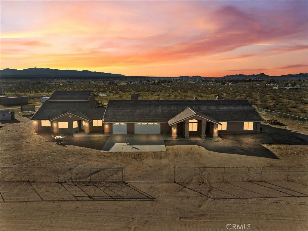 Photo of 13850 Nightshade Road, Apple Valley, CA 92307 (MLS # HD26010150)