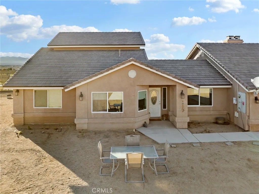 Photo of 13850 Nightshade Road, Apple Valley, CA 92307 (MLS # HD26010150)