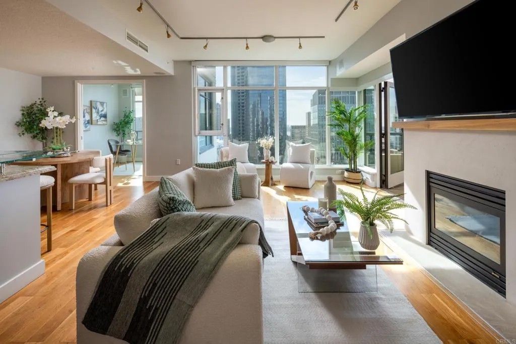 1199 Pacific Highway 1605