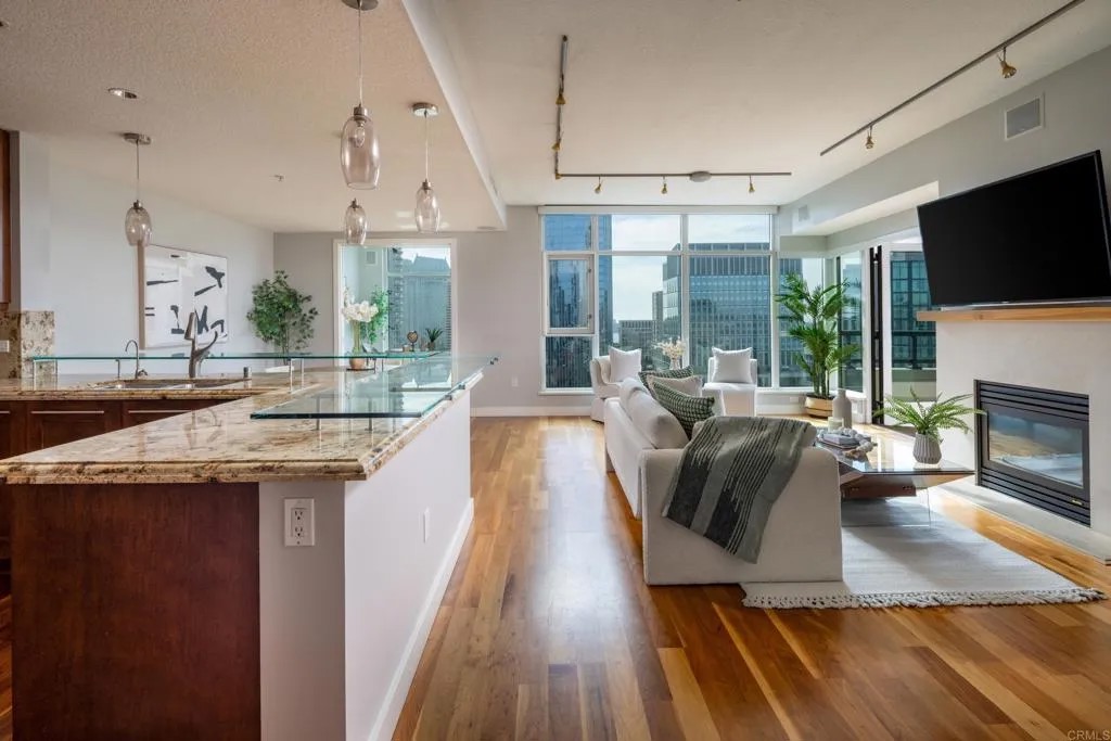 1199 Pacific Highway 1605