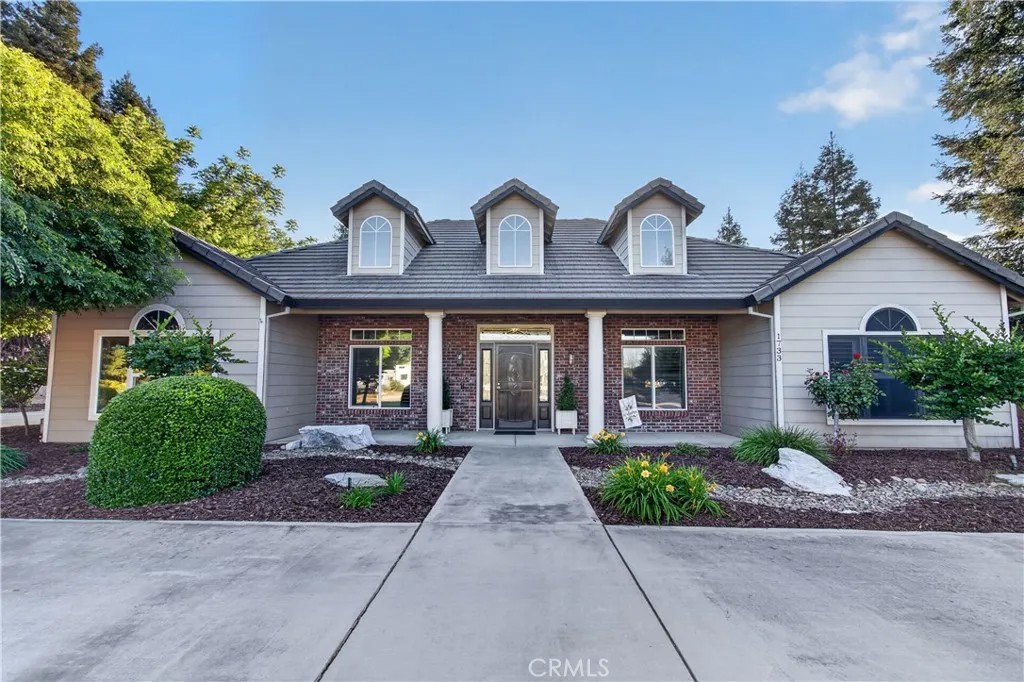 1733 Komos Court