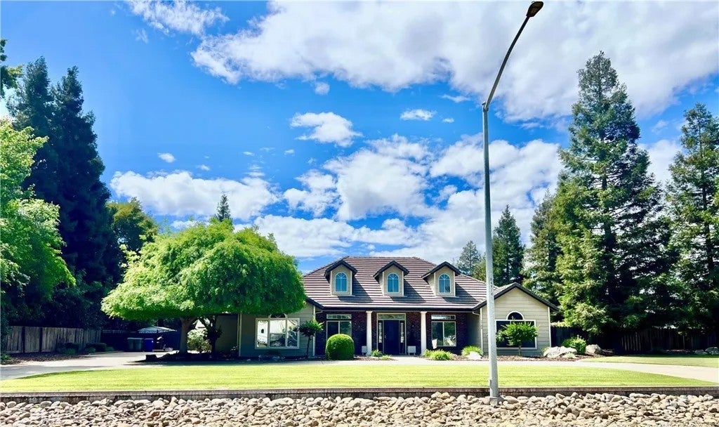 1733 Komos Court