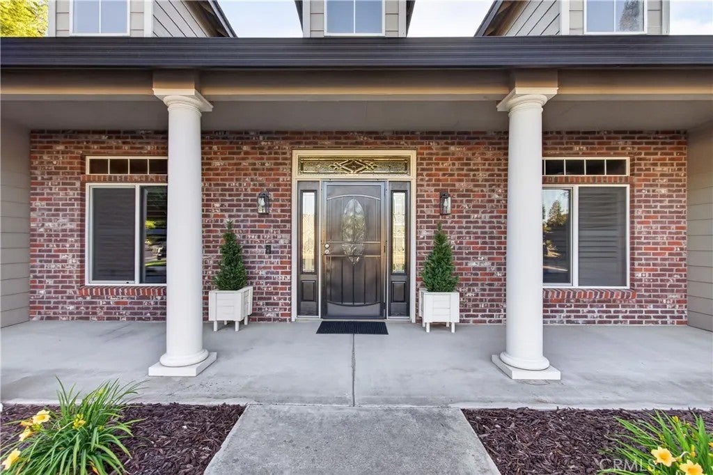 1733 Komos Court