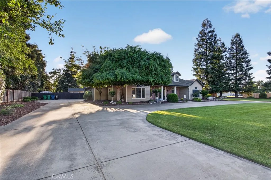 1733 Komos Court