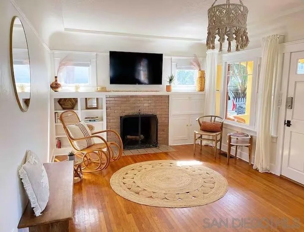 Photo of 525 3rd Street, Encinitas, CA 92024 (MLS # 250043052)