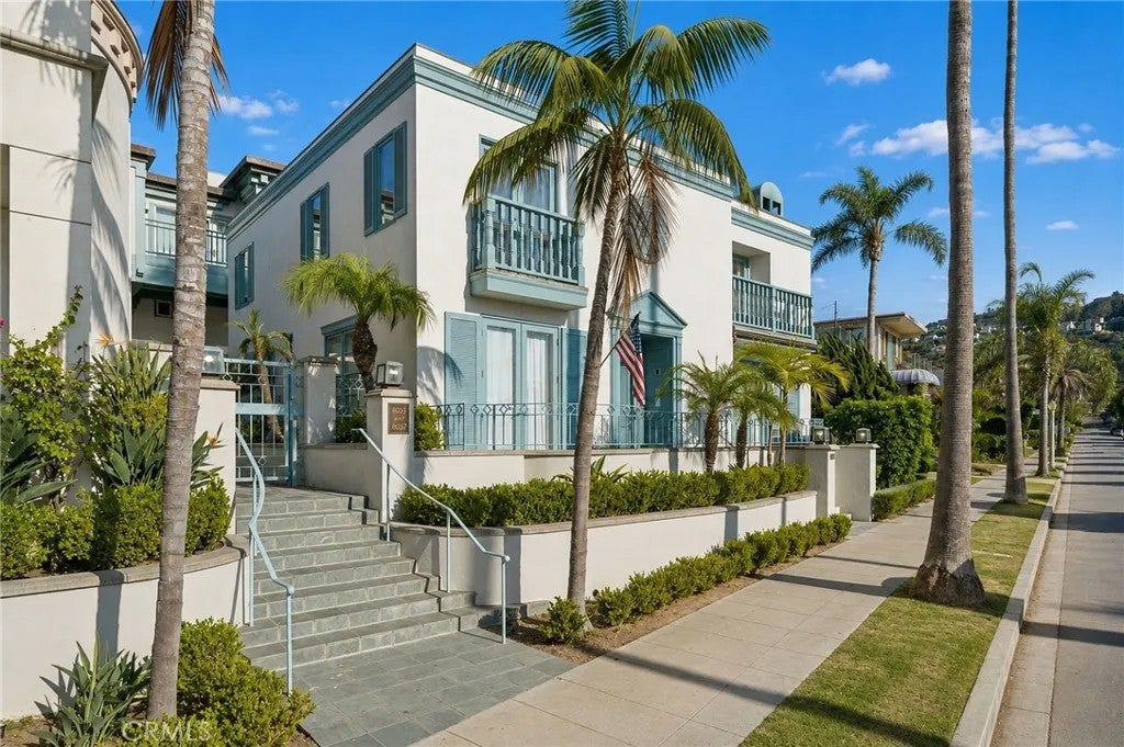 Photo of 8031 Calle De La Plata, La Jolla, CA 92037 (MLS # PW26193743)