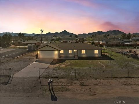 Photo of 16548 Quinnault Rd, Apple Valley, CA 92307 (MLS # HD26055494)