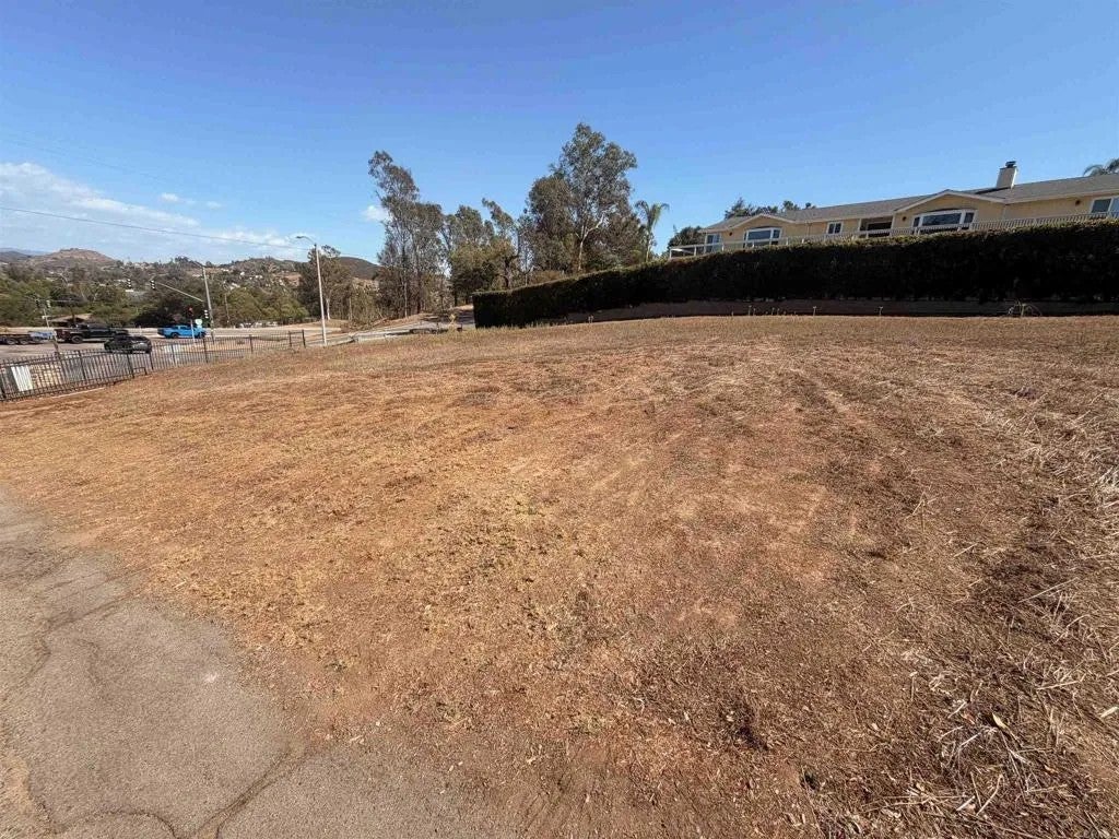Photo of 401 Imperial DR, Escondido, CA 92026 (MLS # NDP2609048)