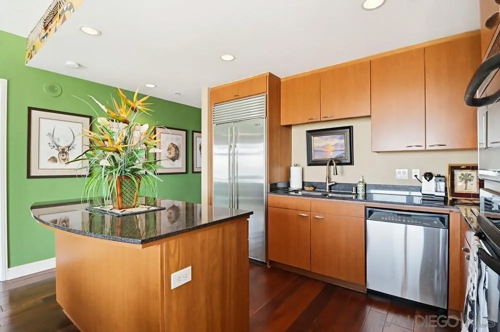 645 Front Street 1806