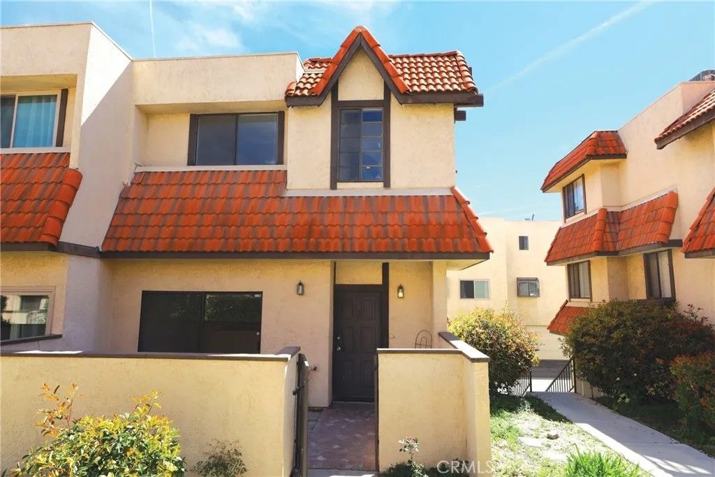 Photo of 27623 Nugget Dr #4 Drive, Canyon Country, CA 91387 (MLS # SR26066090)