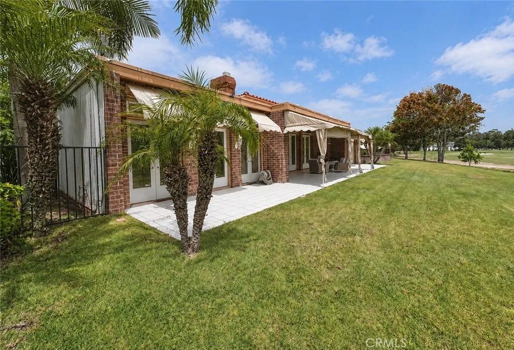 7343 Almaden