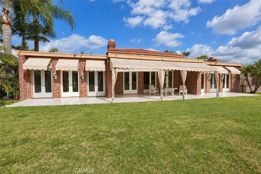 7343 Almaden