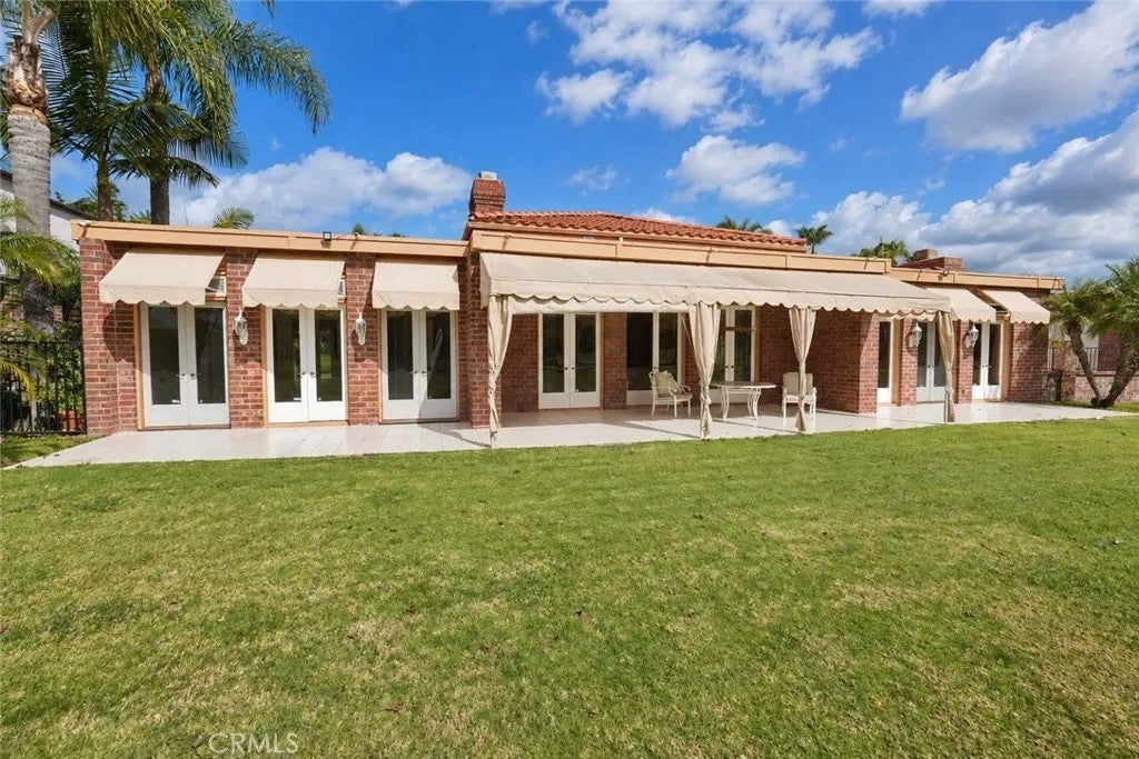 7343 Almaden