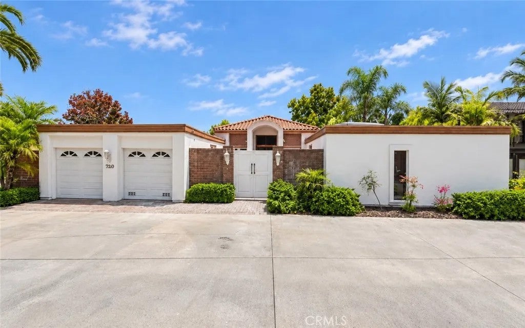 7343 Almaden