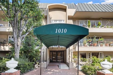 Tiny photo for 1010 Palm Avenue #207, West Hollywood, CA 90069 (MLS # WS25251760)